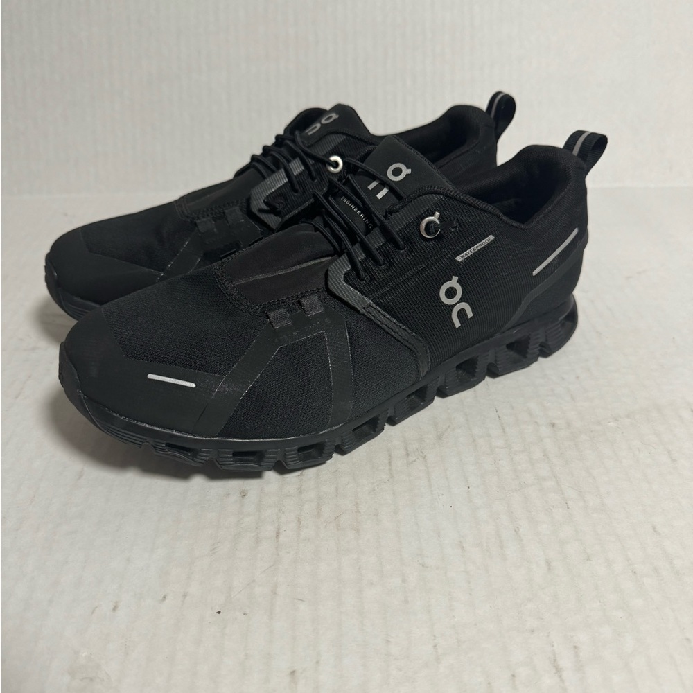 ON Cloud 5 Waterproof Women’s Black Sneakers Size W10